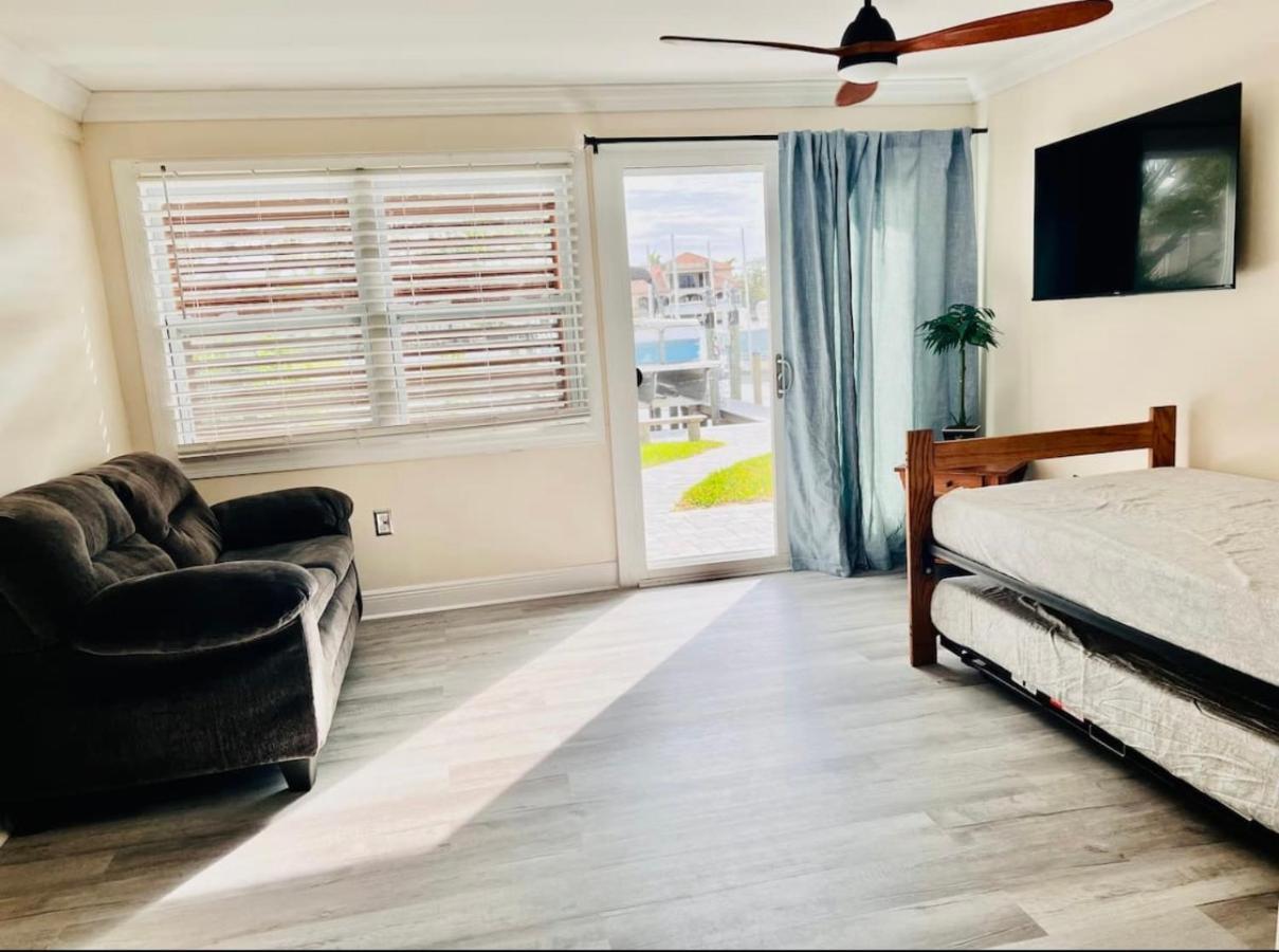 Cheerful Home With One Bedroom Cape Coral Eksteriør bilde